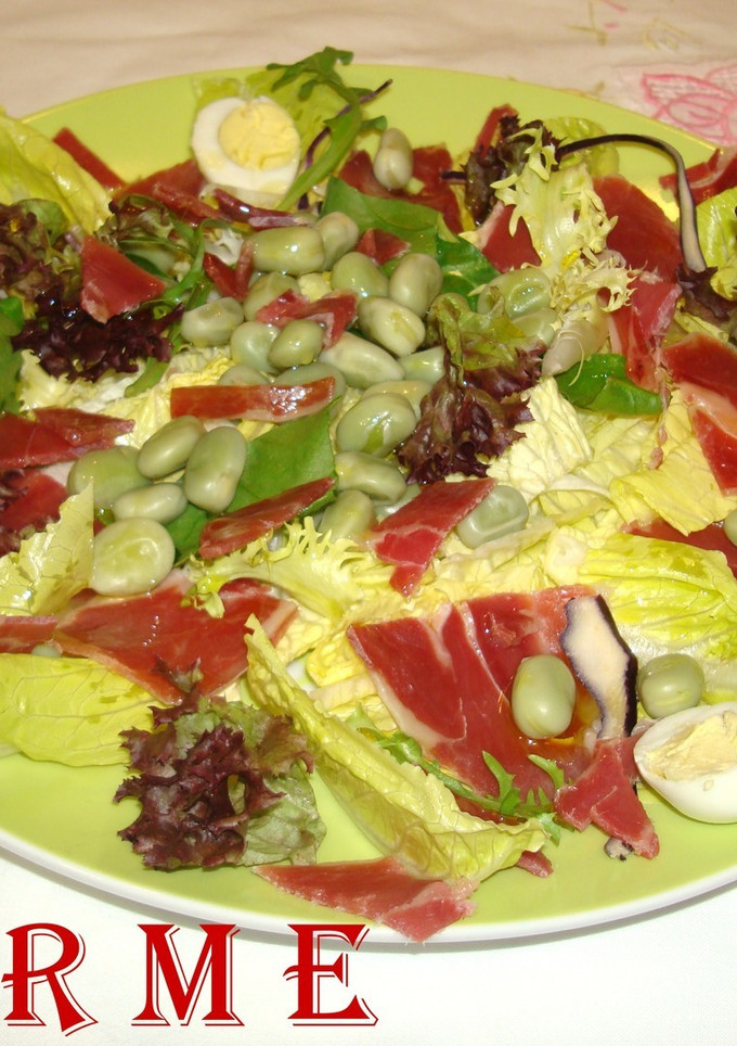 Una foto de Ternura de habas con jamón serrano
