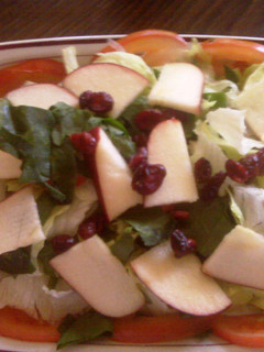 Una foto de Ensalada fresca con aderezo de cilantro