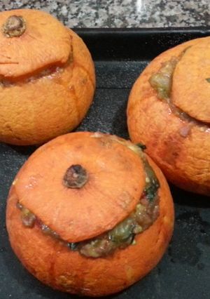 Una foto de Zapallos de halloween rellenos con berenjenas