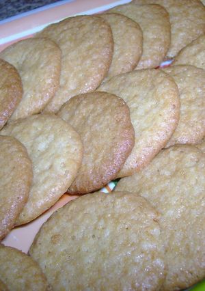 Una foto de Galletitas chatitas de coco y miel