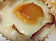 Una foto de codorniz con patatas