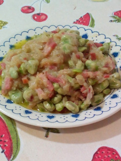 Una foto de Habas con tiras de bacon o tacos de jamón