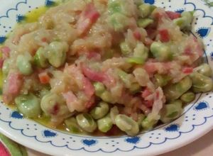 Foto principal de Habas con tiras de bacon o tacos de jamón