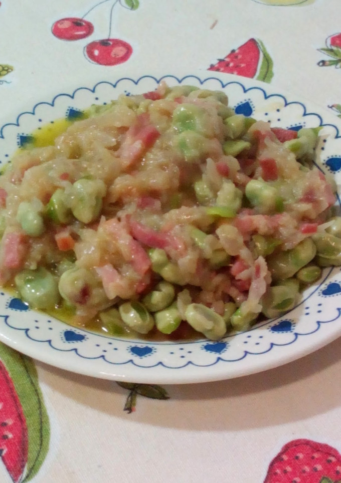 Una foto de Habas con tiras de bacon o tacos de jamón