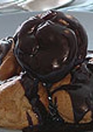 Una foto de Profiteroles con crema de pistachos
