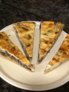 Una foto de Quiche de cebolla morada