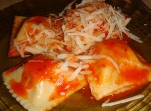 Una foto de Raviolones caseros de jamón, ricota y mozzarella