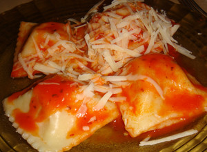 Una foto de Raviolones caseros de jamón, ricota y mozzarella