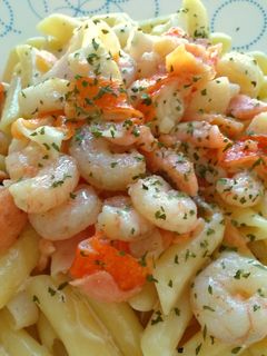 Una foto de Macarrones al ajillo con frutos del mar