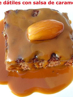Una foto de Pudding de dátiles con salsa de caramelo y moka