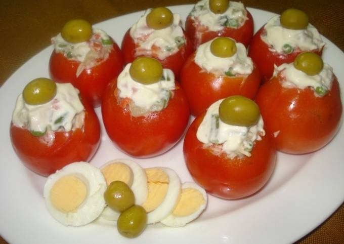 Foto principal de Tomates rellenos con ensaladilla y atún
