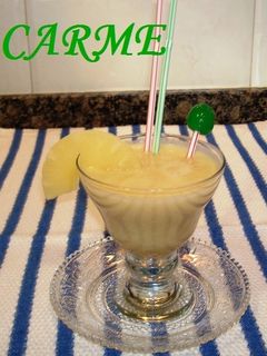 Una foto de Batido espumoso de platano, piña y limón