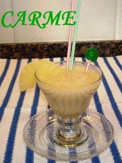 Una foto de Batido espumoso de platano, piña y limón