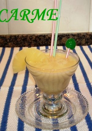 Una foto de Batido espumoso de platano, piña y limón