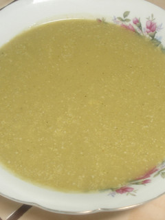 Una foto de Crema liviana de pollo y verduras