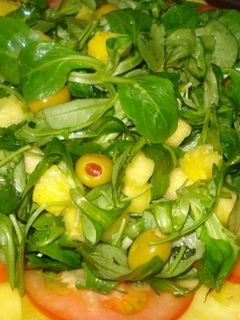 Una foto de Ensalada de hojas verdes (rúcula y canónigos)