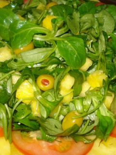 Una foto de Ensalada de hojas verdes (rúcula y canónigos)