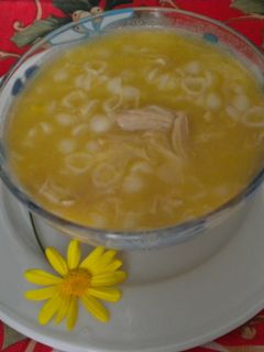 Una foto de Sopa con pollo y pasta