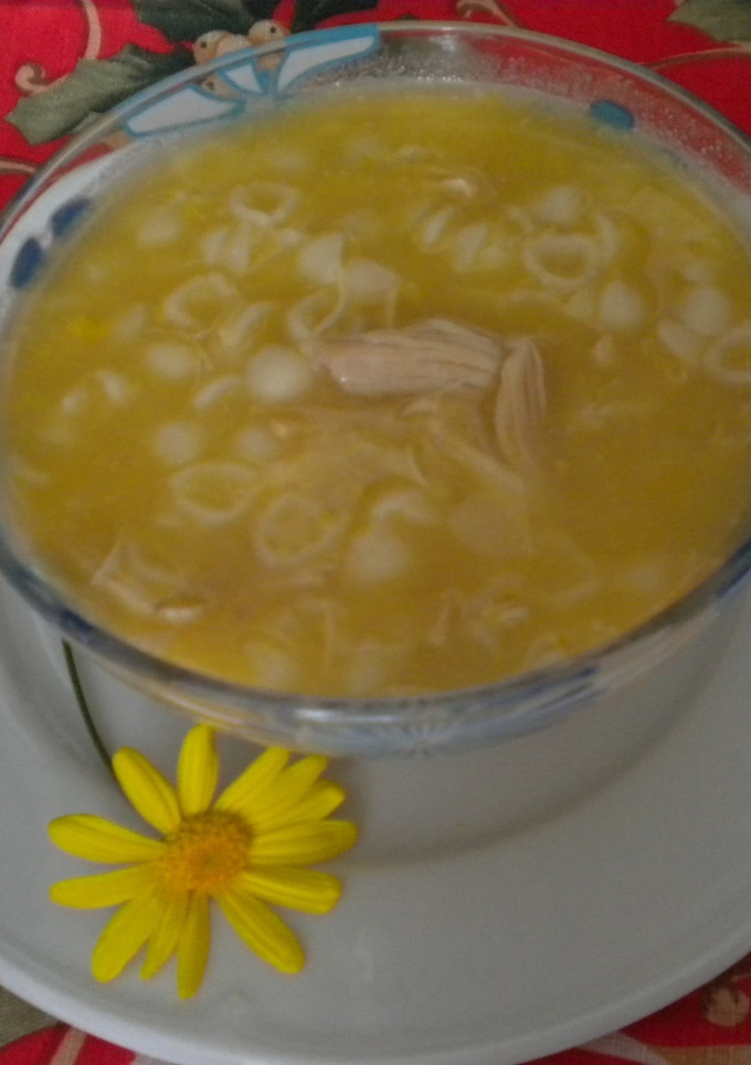 Una foto de Sopa con pollo y pasta