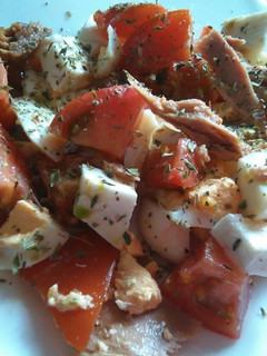 Una foto de Ensalada de Pascua con huevo duro de mona