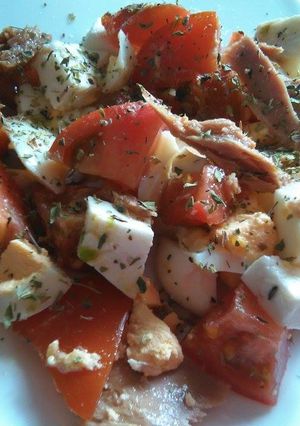 Una foto de Ensalada de Pascua con huevo duro de mona