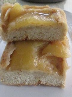 Una foto de Bizcocho con manzana azucarada