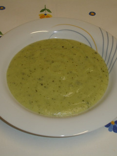 Una foto de Crema de calabacín al ajo-aceite