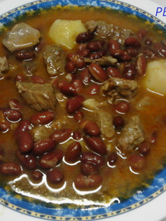 Una foto de Guiso de ternera con habichuelas rojas en crudo