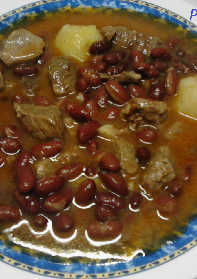 Una foto de Guiso de ternera con habichuelas rojas en crudo