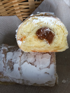 Una foto de Cañoncitos de dulce de leche con azúcar impalpable