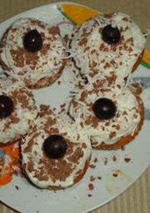 Una foto de Cupcakes da maní con relleno de mermelada