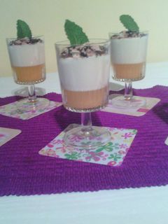 Una foto de Copas de Gelatina de Naranjas y Flan de coco