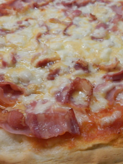 Foto principal de Pizza de jamón cocido y beicon