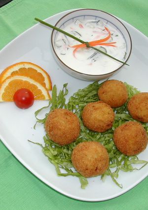 Una foto de Bolitas de queso y aceitunas