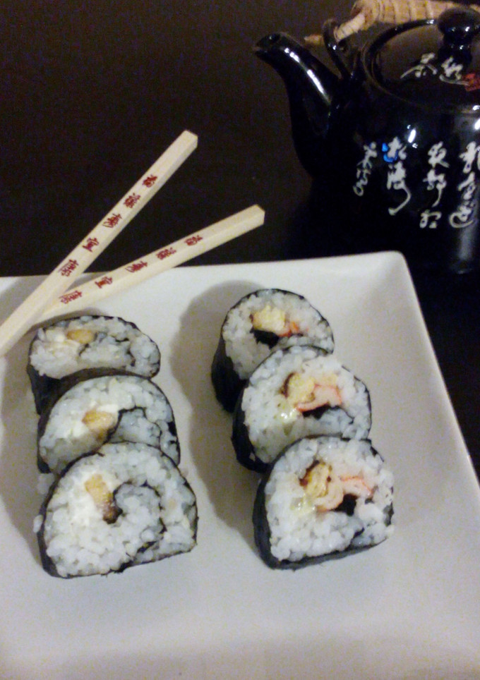 Una foto de Sushi variado