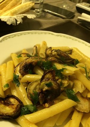 Una foto de Penne con zucchini