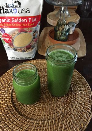 Una foto de "Green smoothie" protector del cerebro, huesos, presión arterial.-salud (batido)