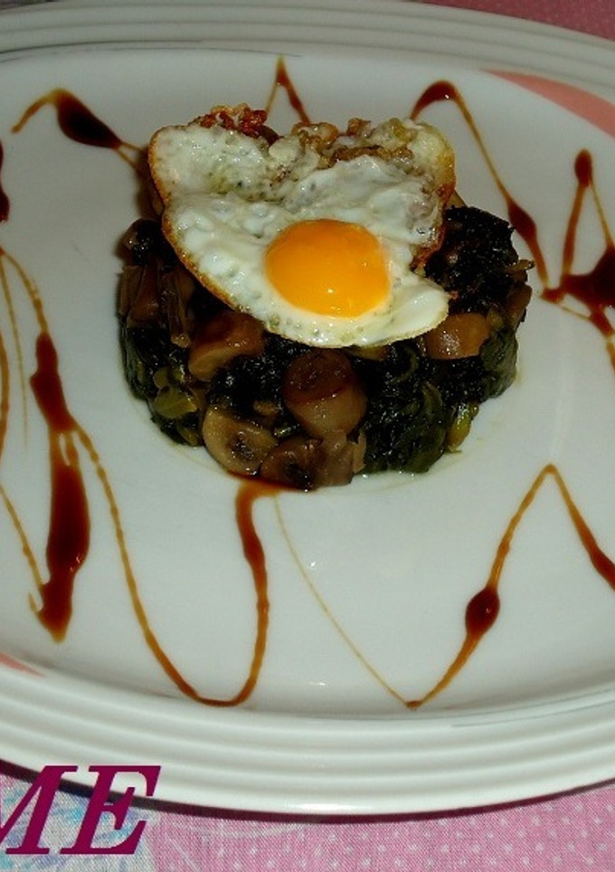 Una foto de Tartar de acelgas, champiñones y huevo