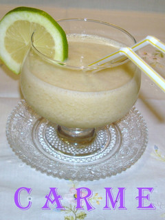 Una foto de Batido de manzana platano y limonada
