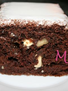 Una foto de Mayo cake con nuez y chocolate blanco