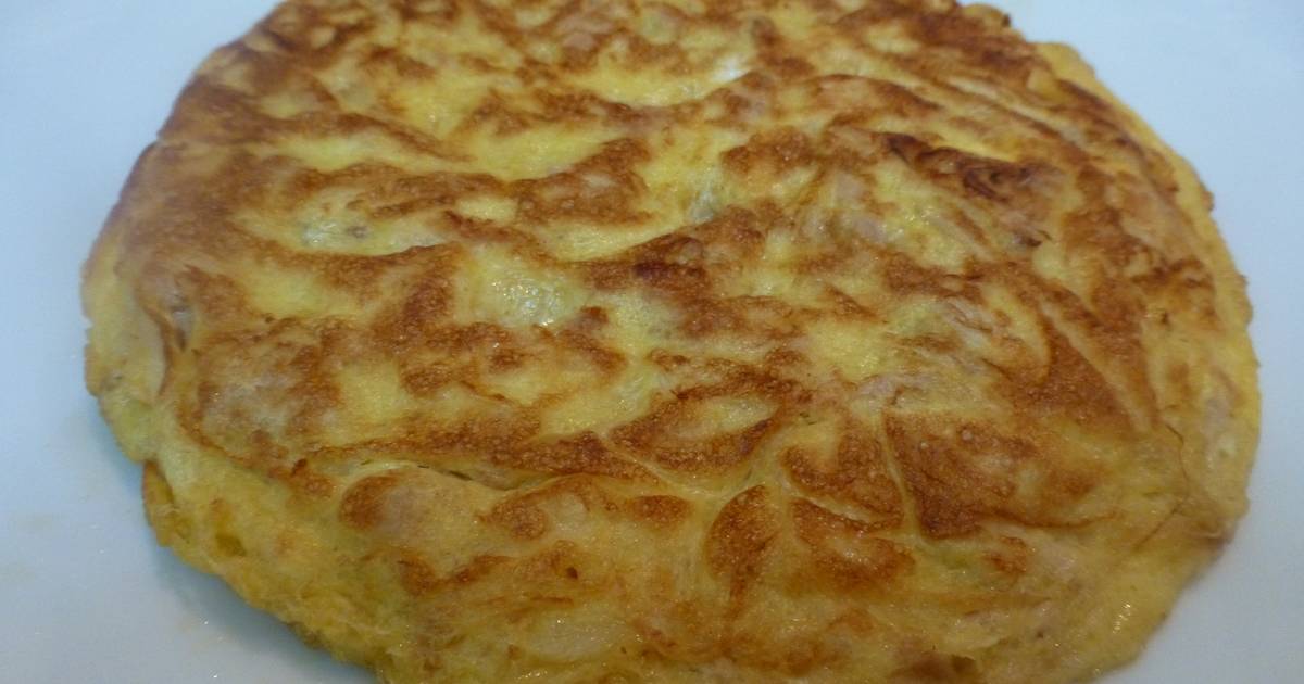 Tortilla de cebolla y atún Receta de milandebrera- Cookpad