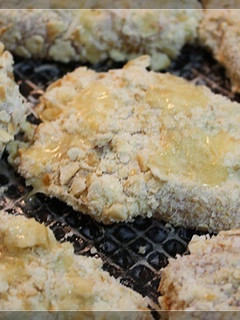 Una foto de Pollo empanado con Philadelphia y galletas
