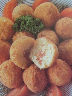 Una foto de Bolas de arroz rellenas