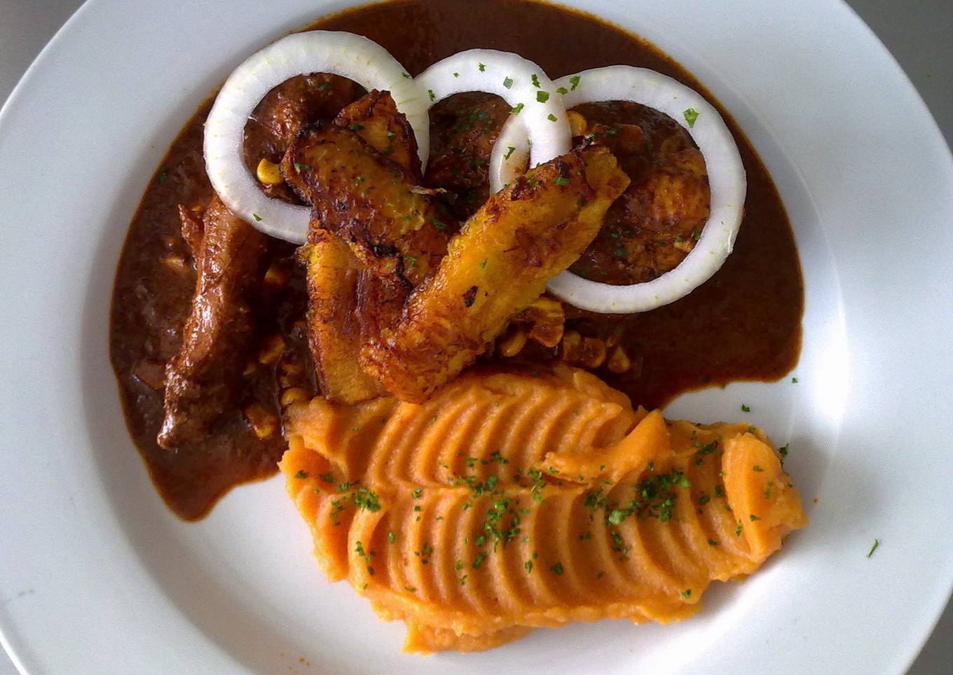 Pollo en pipian rojo
