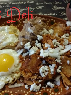 Una foto de Chilaquiles rojos