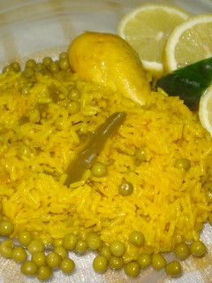 Una foto de Arroz con pollo al azafrán