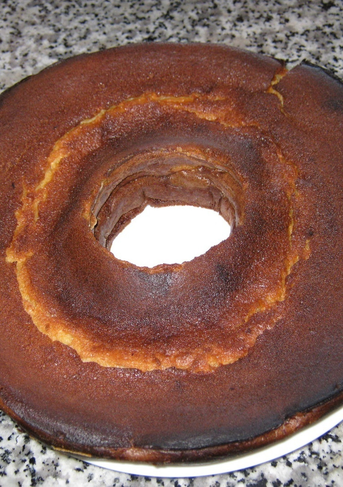 Una foto de Bizcocho de yogur, nata y queso