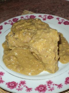 Una foto de Pollo con salsa de nuez