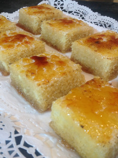 Una foto de Bizcocho borracho con yema quemada
