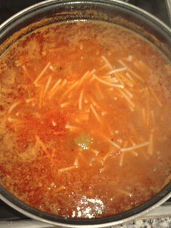 Una foto de Fideos con langostinos